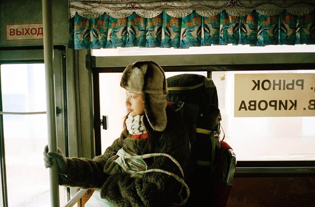 吳斐莉さんのインスタグラム写真 - (吳斐莉Instagram)「好想再戴上那暖暖的帽子☺️﻿ ﻿ 現在只能看著以往旅遊得照片回味了﻿ 真的是又勾起好多往事﻿ 我還記得我們搭了巴士旅行﻿ 坐了火車到別的城市﻿ 甚至還租了車又回到貝加爾湖畔﻿ 一路上發生好多故事～﻿ ﻿ ﻿ 還是接下來幾天﻿ 我把遊記寫在這裡呢？﻿ ﻿ ﻿ #西伯利亞﻿ #天很冷但心很暖﻿ #俄羅斯菜好好吃﻿ ﻿ 老公拍了好多好美的照片📷﻿ 不放好可惜～﻿」10月6日 22時44分 - wufeili