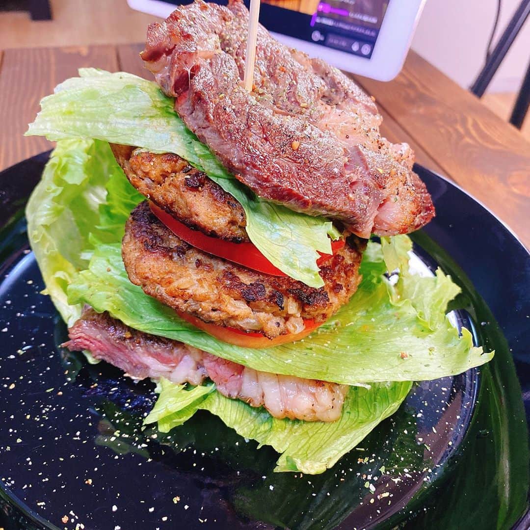 蛇足のインスタグラム：「肉と肉バーガー作 【ゴットバンガー.exe】」