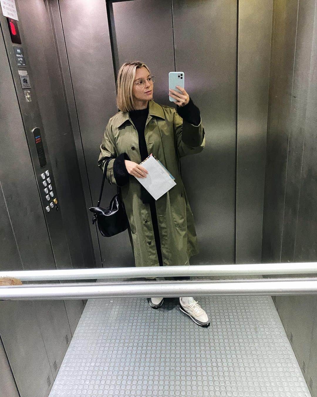 Estée Lalondeのインスタグラム：「I’ve got mail 💌」