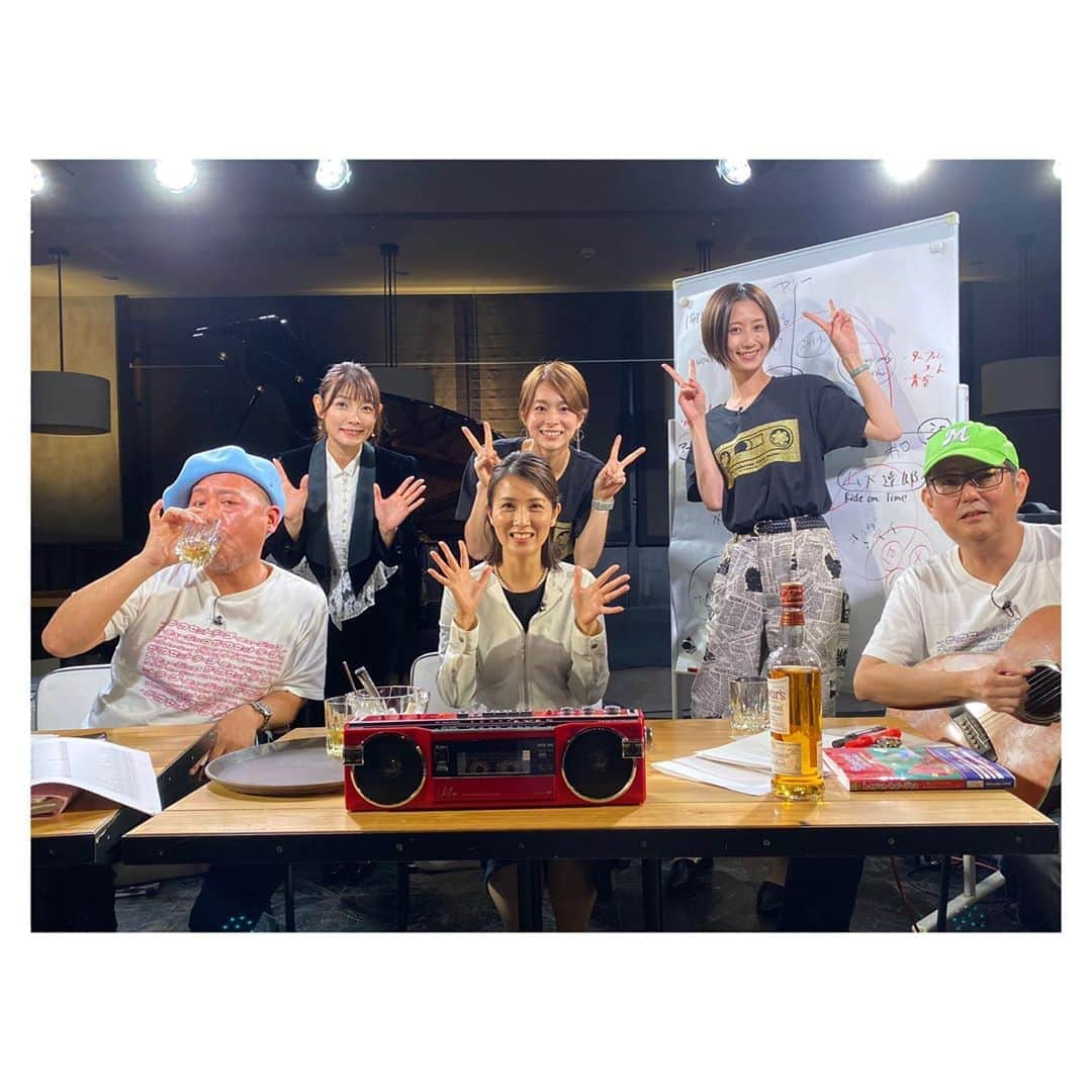 酒井瞳さんのインスタグラム写真 - (酒井瞳Instagram)「#カセットテープミュージック 本出版生配信イベント無事に終了しましたぁ😆👏  カセットガールも色々参加させていただき楽しかったです😆🙏‼️ コード進行弾けるようになったよぉ🤥❤️笑  たくさんの方に楽しんでもらえたみたいでよかった😊✨ 素敵な番組これからもよろしくお願いします😆‼️  ポートレートでソーシャルディスタンス🤣 後ろ側はどうせ映らないよと思って気抜いてたら、やんわり映って逆に恥ずかしい写真になってたからみんな気をつけてね🤔笑  #生配信 #ポートレート #後ろ微妙に映る #恥ずかしい #楽しかった #笑 #ありがとう」10月6日 22時56分 - s.sakaihitomi