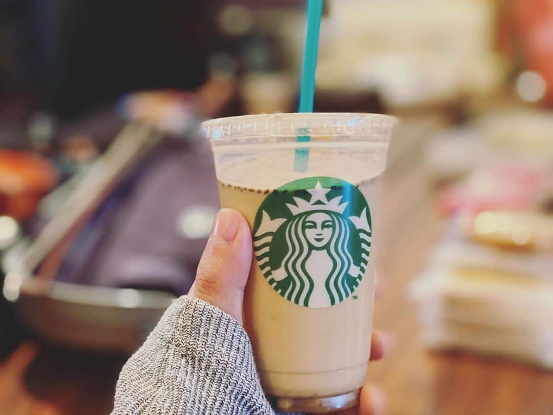 苅谷なつみさんのインスタグラム写真 - (苅谷なつみInstagram)「chocolate marron latte🌰 #なつみんの差し入れ . 今日は、明日のなつカル1st season最後の演奏に向けての合わせでした☕︎ 泣けてきちゃう😂💕 . 明日のドレス、なつカルでは珍しいあの色！いい感じにキマりそうでそこも楽しみ〜 何よりしおとめ、ひばり、楽しみに！ . 明日2020/10/07 宗次ホール　スイーツタイムコンサート🍰13:30開演 . #なつカル #なつ愛 #マロンラテ #スタバ」10月6日 23時09分 - natsumi_kariya