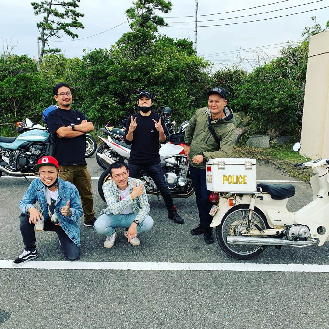 TEEDAさんのインスタグラム写真 - (TEEDAInstagram)「I went touring to cape futtsu with my motorcycle with my cousins last Sunday! It was really good time.  先日、従兄弟達と富津岬やら鋸南やらツーリングに行って来たー！ こんなに楽しかったのは久しぶりだったわ！ 愛車のZ900RSもやっと馴染んできた。  #backon #teeda #kenji03 #kawasaki #z900rs #z900rsclubjapan #富津岬 #鋸南　#ツーリング #cb1300sf #gs400e #cb400ss #z900rscafe #cousins #従兄弟」10月6日 23時09分 - teeda_bo