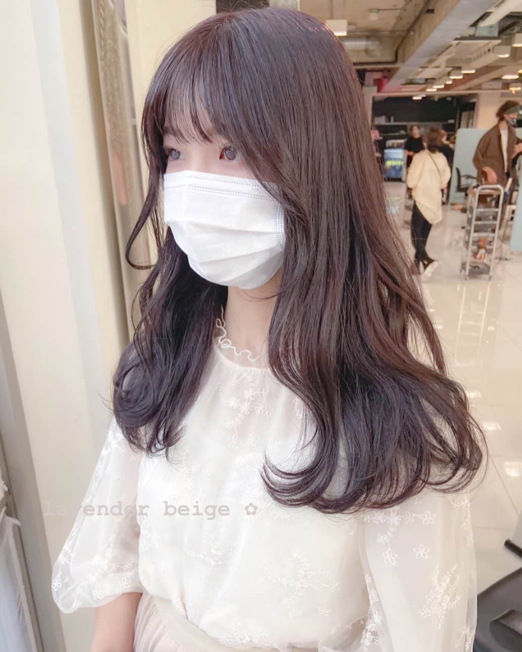 佃加菜のインスタグラム：「lavender grayge ✿ 清潔感のある柔らかいラベンダーグレージュ♡ 肌のトーンがキレイに見える色味です♡ . 前髪はシースルーぱっつんに♡」