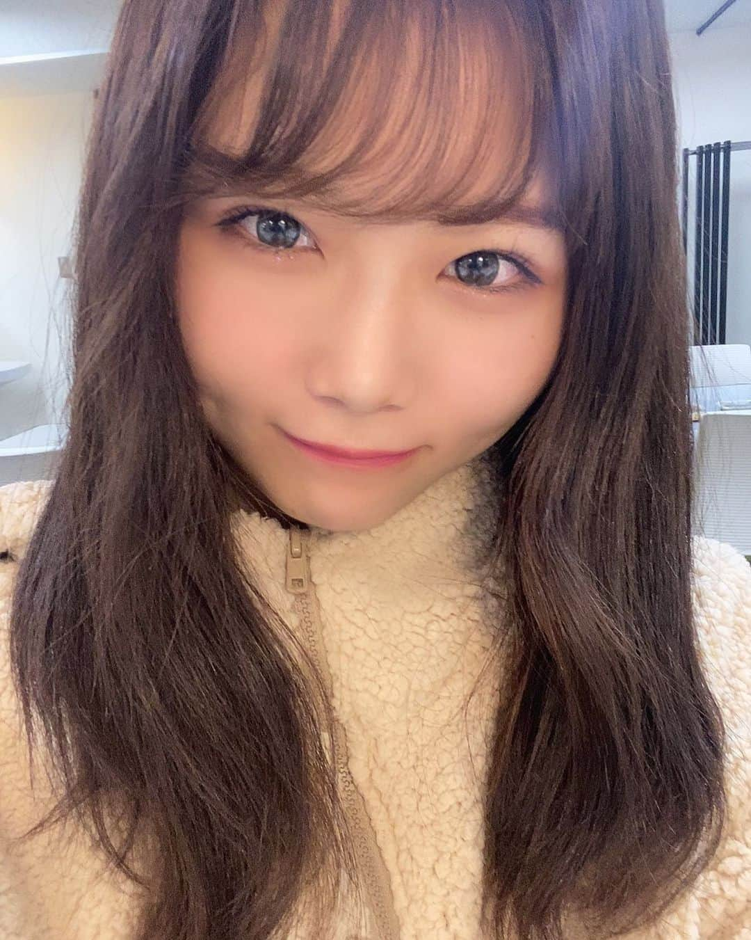 秋吉優花さんのインスタグラム写真 - (秋吉優花Instagram)「#AKB48歌唱力No1決定戦 予選の収録終わりました🔥🔥 . 今年で第3回目なのです。 挑戦する場所がある。 とても有難い事だなって思います！！ . 個人的な予選のテーマは、 ・苦手な高音域にトライする ・大人な歌を歌う　でした！ . いっぱい練習してきたけど、 本番で、今まで積み上げてきたものは全て出せたと思う。 . 強くなれたと思います。 . とにかく見てほしい！！ 楽しかった！！！！！！✨ . 今年もとっても素敵なピアノの演奏と共に歌わせて頂けて幸せでした😍 . 本戦進むぞー！！！！！！ . #歌 #AKB48 #HKT48 #何の曲かはお楽しみに #達成感 #音楽 #楽しい #歌唱後 #膝プルプルしてた #膝が笑ってた #もはや #膝大爆笑してた #膝大爆笑というパワーワード #緊張してたけど #落ち着いて歌えたな #はなまる #良い日でした #まだまだだけど #とりあえず #過去最高の自分を出せた #冬服 #冬コーデ #スピンズ #イエベ春 #文章書いたあと #ハッシュタグでも #喋りがち #きゅんです」10月6日 23時15分 - akiyoshi_1024