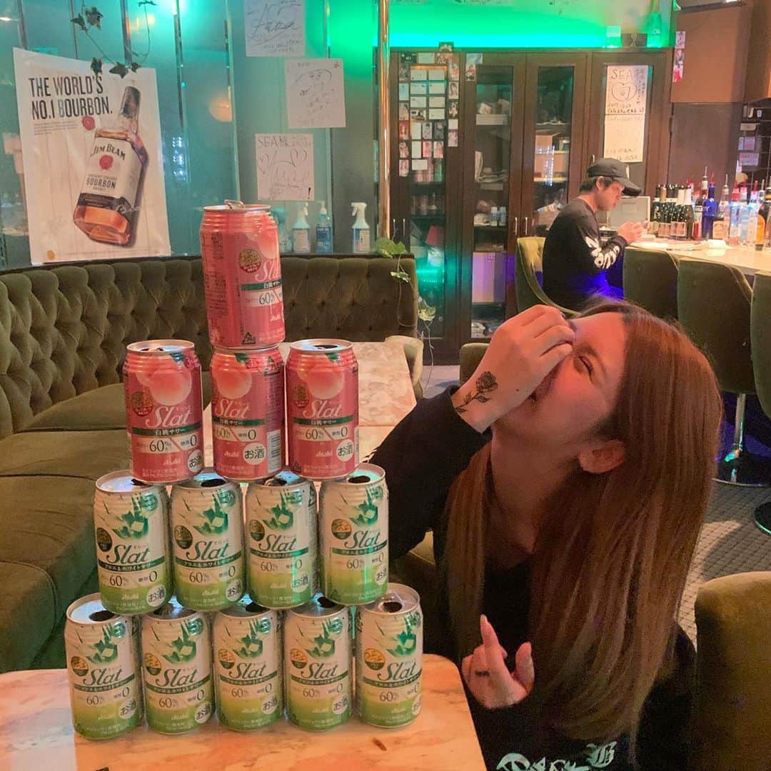 坂口杏里のインスタグラム：「本日0:00〜出勤なり✨ たくさん飲むどー！ ライン交換、記念撮影しましょこ💕  歌舞伎町2-14-8 メトロプラザ2ビル 3F SEA 03 6233 8484  待ってます⭐️」