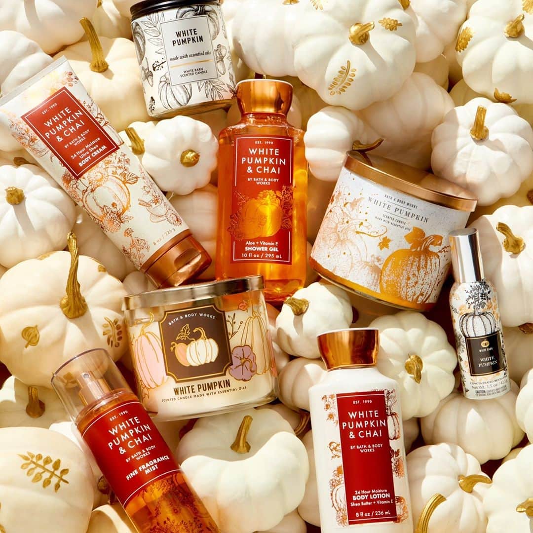 Bath & Body Worksさんのインスタグラム写真 - (Bath & Body WorksInstagram)「Show of hands 👐 if you’re picking up 🆕 White Pumpkin & Chai to add to your collection of White Pumpkin EVERYTHING! 🧡 🤍 Want all the details on our White Pumpkin fragrances 👉 head to Stories!」10月6日 23時35分 - bathandbodyworks