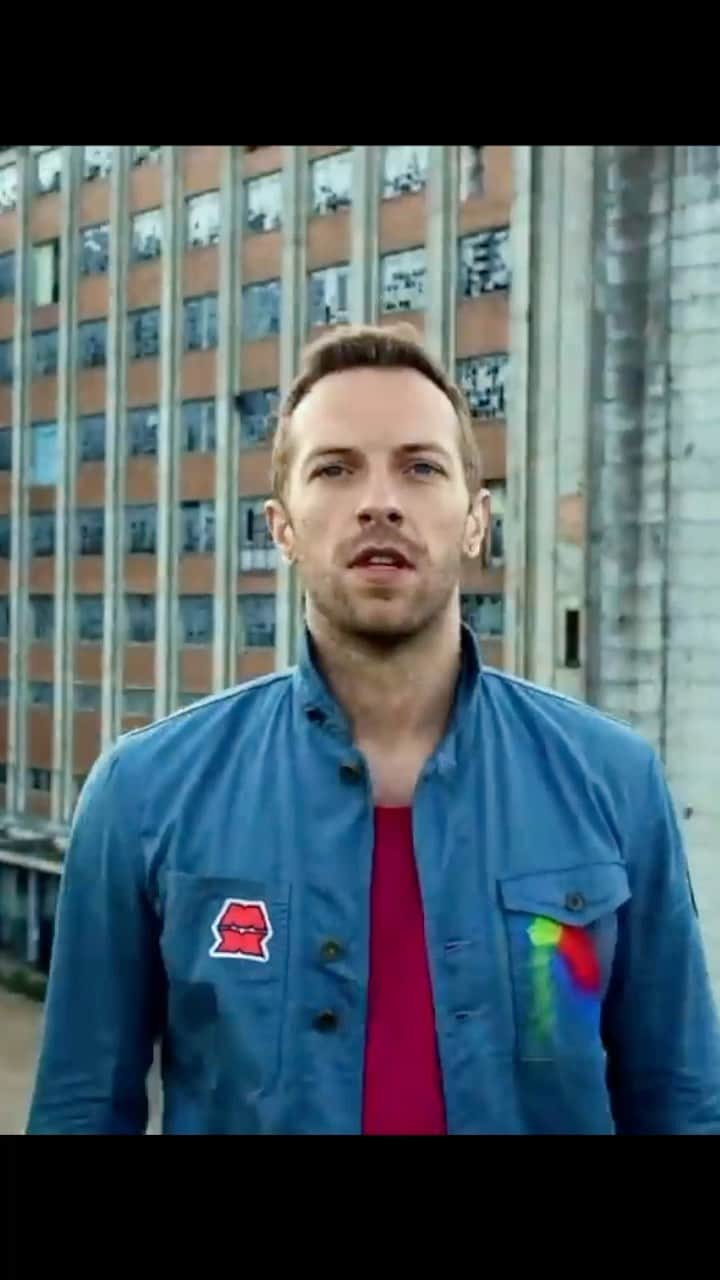 Coldplayのインスタグラム：「So you can hurt, hurt me bad / But still I'll raise the flag #Coldplay #EveryTeardropIsAWaterfall」