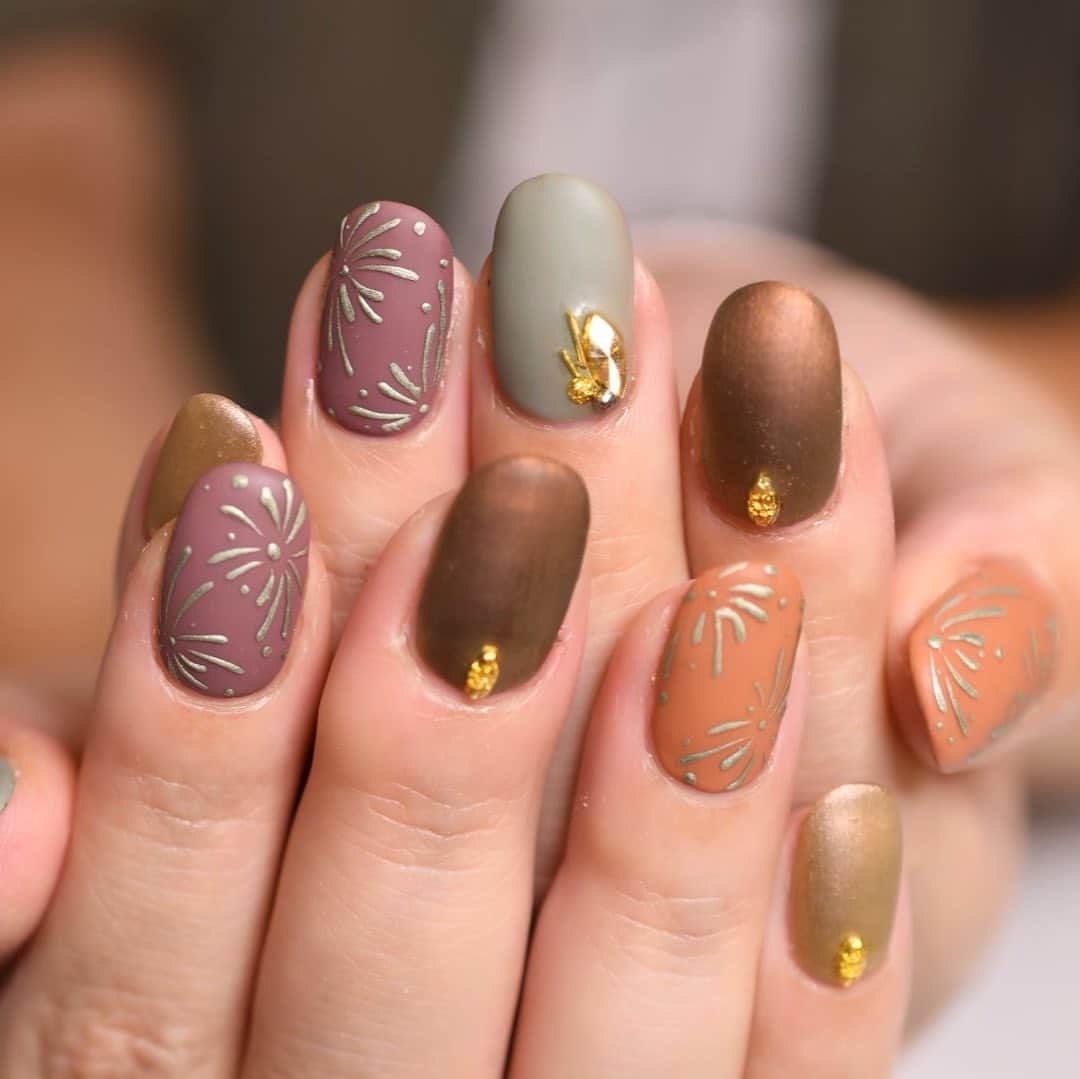Yuka Maeda ::manicurelistのインスタグラム：「. . Salon data▼ ＝＝＝＝＝＝＝＝＝＝＝＝＝＝＝＝＝＝＝＝ . CADENAS -nail eyelash salon- ●Nail artist  @yuka.maeda  @yuki_cadenas ●eyelash　@cadenaseyelash  ゲストに愛と感動を…♡ . 【 LINE ＠cadenas 】 ご予約/お問い合わせはLINEよりお気軽に🤲 ▶︎▶︎#cadenasnail デザインアップしてます♡  price…★⭐︎Instagram特別キャンペーン中⭐︎★ . 「インスタ見たよ👀」と LINEからご予約で特別プライス7500円！！ . ※ご新規様限定 ※キャラクターや特殊なエレメント等のみ 別途料金いただく場合ございます🙇🏻‍♀️ . . price…初回8000円（オフ込み） access…大阪市北区堂山町16-1  中崎町駅  徒歩5分 /  梅田駅  徒歩6分 . tel… 06-4792-8617 ＝＝＝＝＝＝＝＝＝＝＝＝＝＝＝＝＝＝＝＝ . . .  #中崎町ネイルサロン #梅田ネイルサロン #大阪ネイルサロン #関西ネイルサロン #インスタネイル #instanails #instanail #トレンドネイル #ネイルサンプル #ニュアンスネイルデザイン  #マットネイル #ニュアンスネイル #ネイルチェンジ #今月のネイル #にゅーねいる #秋ネイル #ミラーネイル  #ネイル大好き #シンプルネイル #ネイル部 #女子力向上委員会 #女子力 #女子力ネイル #アートネイル #ホワイトネイル #くすみからーネイル  #ナノソル #ナノソルcc  #ナノソル販売店大阪」