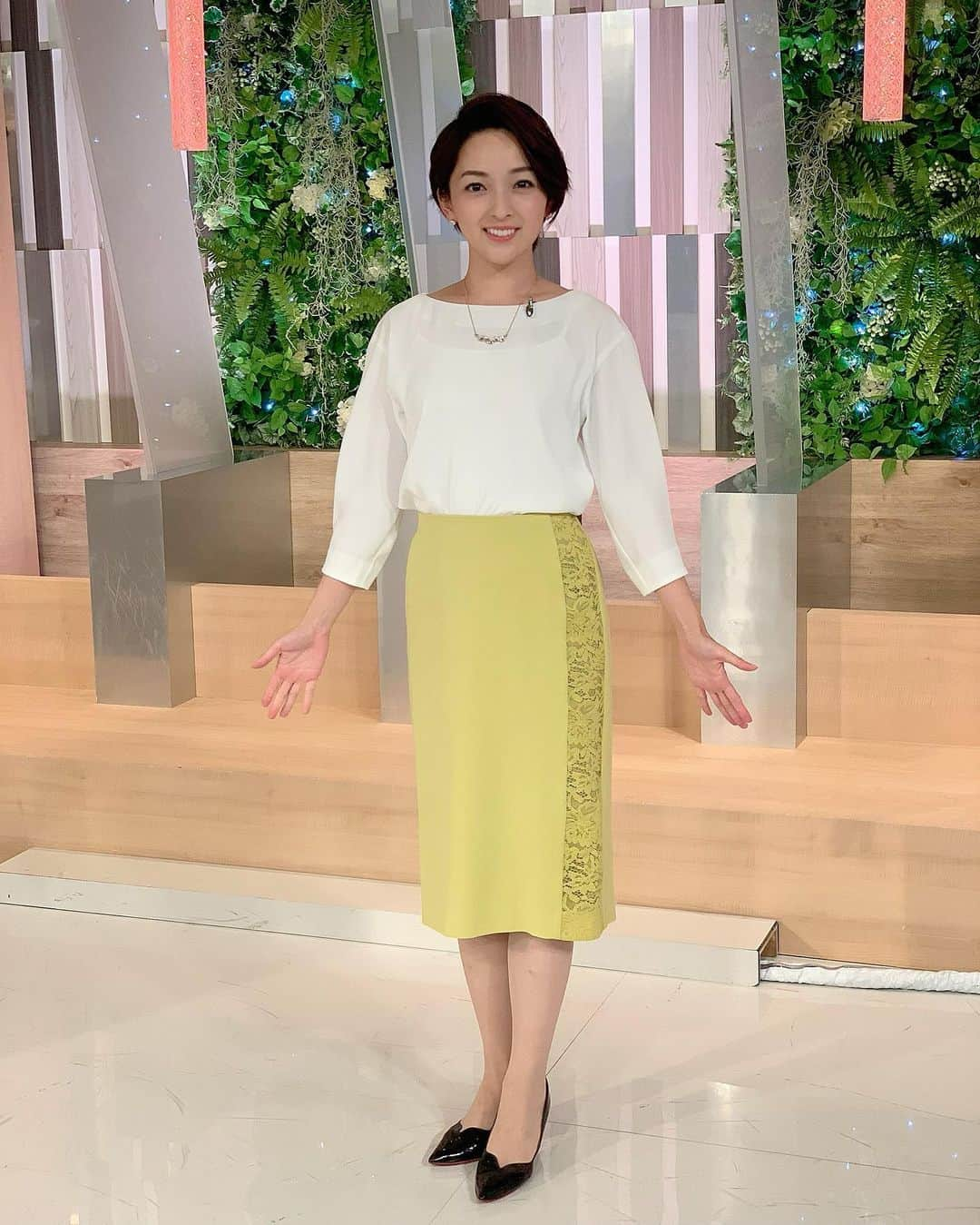 酒井美帆さんのインスタグラム写真 - (酒井美帆Instagram)「💛先日の衣装💛  サイドにレースがあしらわれていて とてもきれいでした☺」10月6日 23時49分 - miho_sakai_