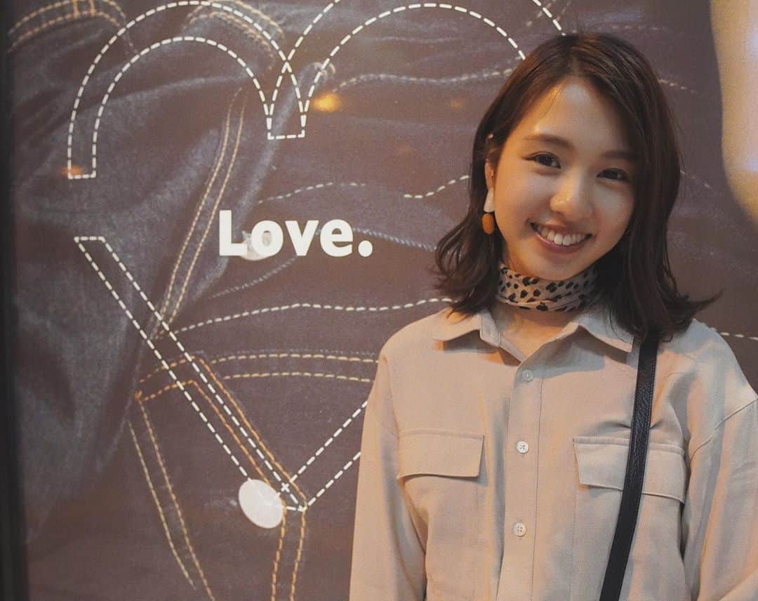 のインスタグラム：「.  Love.  先日、befineact2 さんでカットしてきました💇🏻‍♀️  長さ変わらんくらいでカットしてもらうつもりが 「もうちょい切って欲しい」で自分が思ってた以上に短くなった😂 これから伸ばす💪🏻  ３ヶ月前に染めてもらったカラーの色落ちがいい感じ✨  #京都美容室 #京都美容院 #サロモ#サロンモデル#befineact2 #伏見稲荷 #ヘアセット #サロモ募集中  #ミディアムヘア #外ハネミディアム #2020ss」