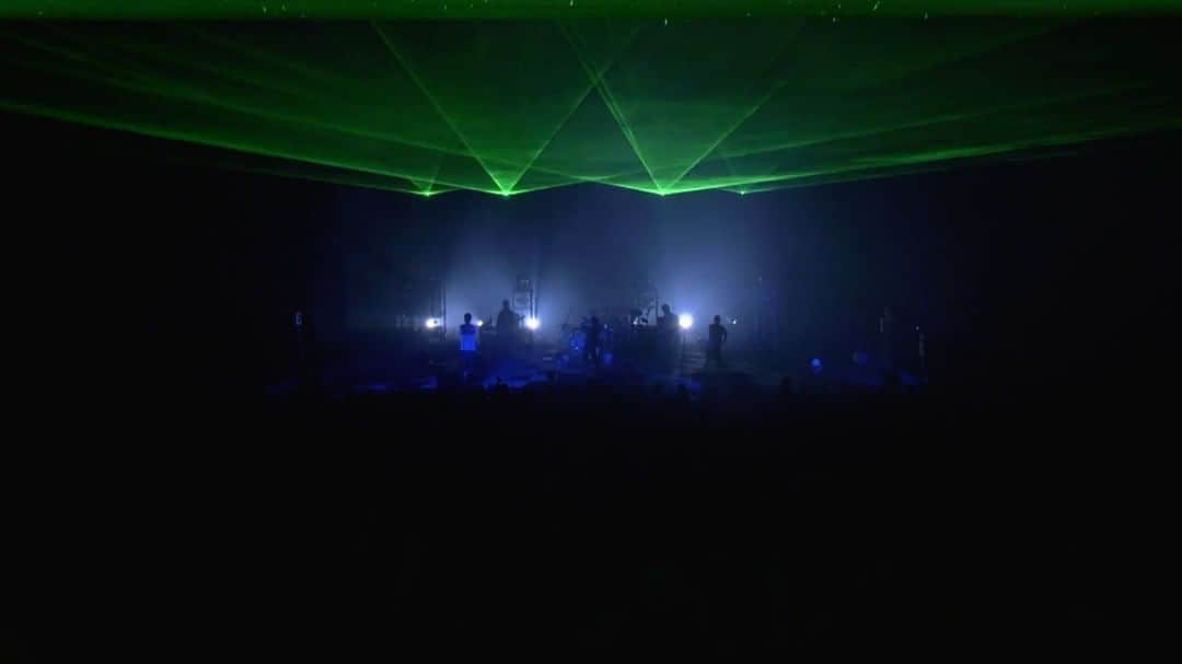 ORANGE RANGEのインスタグラム：「昨年末にオリックス劇場で行われた「ORANG RANGE LIVE TOUR 019 〜What a DE! What a Land!〜」より、「サムライマニア」と、2017年に日本武道館で行われた「ORANGE RANGE LIVE TOUR 016-017 〜おかげさまで15周年! 47都道府県 DE カーニバル〜」より、「キリキリマイ」の2曲の #レンジのライブ 映像同時公開🎬  「#サムライマニア」 電子音と生音のアンサンブルをレーザー照明の演出で魅せつつ、終盤には3MCが重なりながら畳みかけるロック・チューン🗡 https://youtu.be/cNnOffdMhf0  「#キリキリマイ」 5人がステージ横一線で爆音をかき鳴らし、日本武道館に熱狂の渦を巻き起こした”バンドのはじまり”でもあり代名詞といえるライブ定番曲🤘 https://youtu.be/m1cz7qJ9sB8  #ORANGERANGE @orangerange_official」
