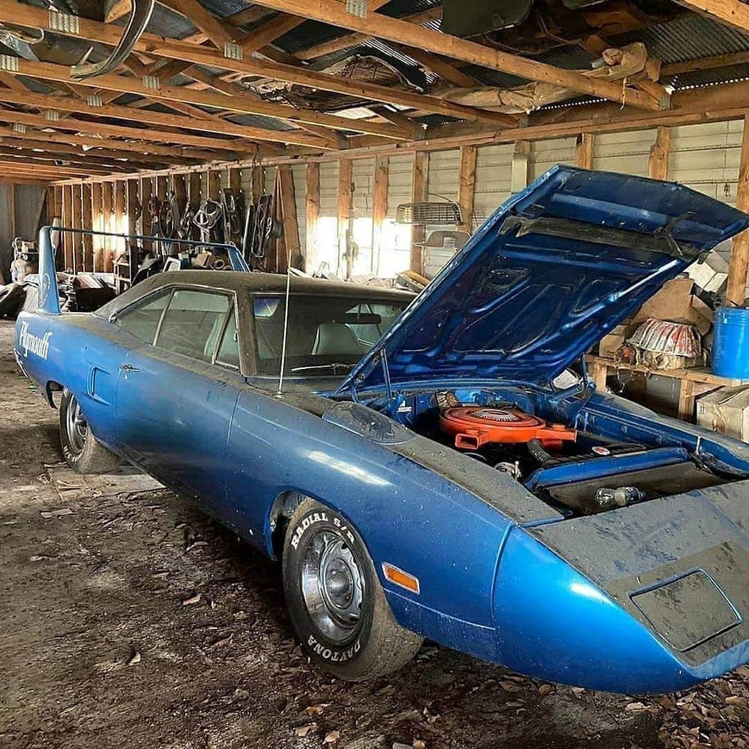 Classics Dailyさんのインスタグラム写真 - (Classics DailyInstagram)「#ClassicsFeature _____ The ultimate barn find Plymouth Superbird. _____ #classiccar #musclecar #hotrod #protouring #prostreet #restomod #classicsdaily #streetrod #streetcar #customcar #hotrods #streetrods #mopar #plymouth #superbird #bigwing #nascar」10月7日 0時01分 - classicsdaily