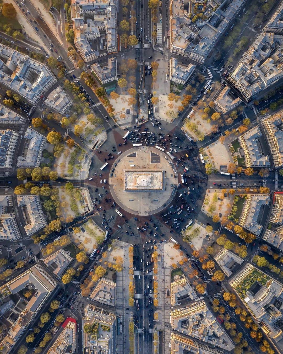 エミレーツ航空さんのインスタグラム写真 - (エミレーツ航空Instagram)「Eiffel in love with Paris.  📍Paris 🇫🇷 France 🎾 Home of @RolandGarros ✈️ Fly better to Paris with two daily flights from @DXB  🌍 #FlyEmiratesFlyBetter #SeeTheWorld #ViewFromAbove  📸 @world_walkerz  📸 @bachir_photo_phactory 📸 @sebastianmzh 📸 @liang.dennis  📸 @sek.ops  📸 @lucasmiguel」10月7日 0時02分 - emirates