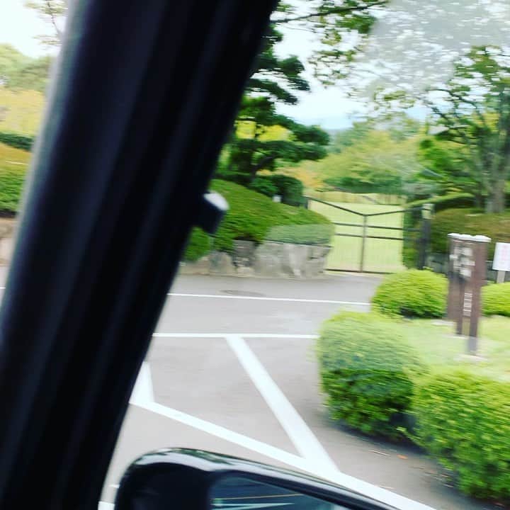 のインスタグラム：「日本生命VIPゴルフコンペへ！ 特別参加前田あっちゃん＆シゲジ＆セイジバーの松っちゃん！ クラちゃんシーズンのグリーン仕上がって超難しかった！ 85撃沈！勝負は勝ち！」