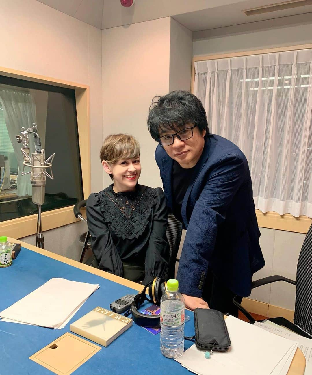 トムセン陽子さんのインスタグラム写真 - (トムセン陽子Instagram)「bayfm「9の音粋」Special Edition with ASKA、最後まで聴いていただきありがとうございました！ 「Mr.ASKA 解体新書」と題して、ASKAさんのルーツ音楽を紐解く丸々2時間、いかがでしたでしょうか？ 2時間もあったのにやっぱり時間が足りなくて、急ぎ足の部分もありましたが、新たな引き出しを少し開けられたなら本望です。  bayfmの社長、局長はじめ、スタッフの方達が心からウェルカムの気持ちでASKAさんを迎えられた光景を見て、勝手に泣きそうになっていたのはここだけの話🤫  聴いてくださったファンのみなさま、 いつも聴いてくれる愛すべき9音リスナーズ、そして、、、 2時間もの長丁場、終始笑顔でたくさんの貴重なお話と選曲をして下さったASKAさん、 すべての人に、「感謝」。 また来週も、テーマに沿って、素晴らしい日本の音楽を、心を込めてお届けします！ . . . #9の音粋 #bayfm  #ASKA #radio #studio」10月7日 0時14分 - yokothomsen