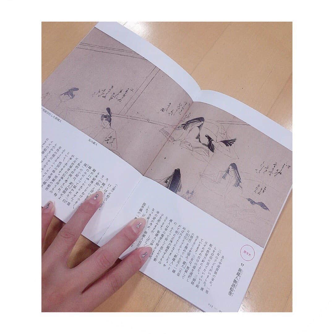 柴田幸子さんのインスタグラム写真 - (柴田幸子Instagram)「サントリー美術館で開催中の 【日本美術の裏の裏】展を皆んなで廻ってから 学芸員さんたちをお迎えしての収録でした。  王道ではない日本美術の愉しみ方のご提案‼️ めちゃめちゃ面白かった〜😆❤️❤️❤️  女性は特にキュンキュンきてしまう ミニチュアの世界。 雛道具がもー可愛くてですね😍 小さいのにホントに精巧に出来てるの‼️  あと下手ウマの世界。 ジワジワきます。間違いなく🤣💨 とても見てほしいです。笑笑  2枚目のお写真のは なんと同人誌の先駆け的なものだそう😆 男装した女性が宮中に入りそこで描かれる恋愛模様😂  見所満載の展覧会です‼️是非に👐🏻」10月7日 0時14分 - shibata_sachiko