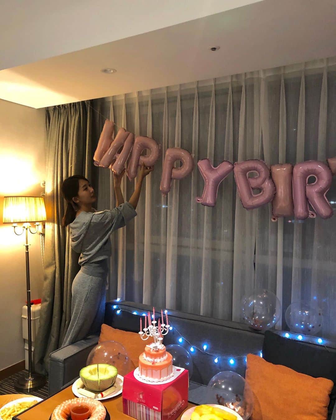 のインスタグラム：「HBD 옐✨🎂🎉✨」