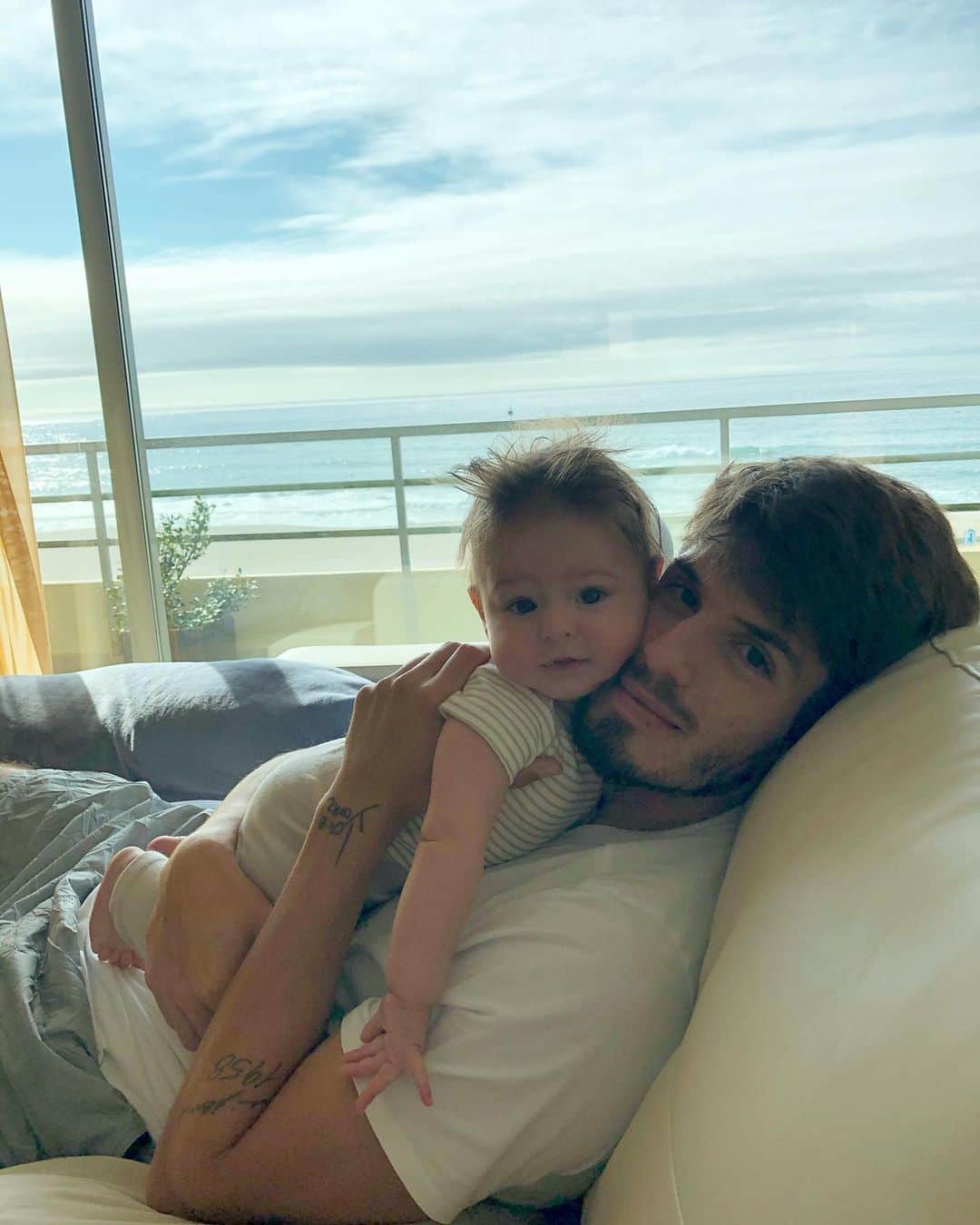 グスタヴォ・ルーカス・ドミンゲス・ピアソンのインスタグラム：「Afternoon cuddles ❤️」