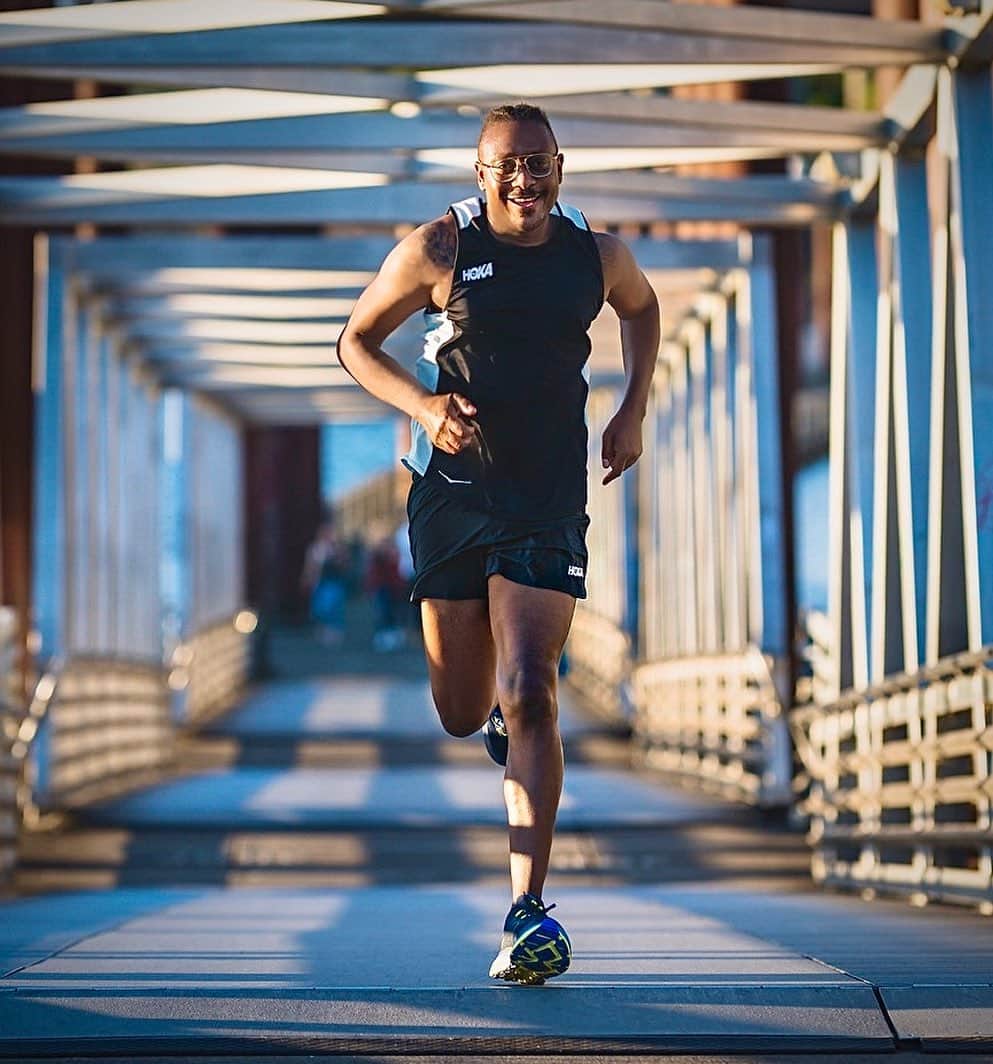 ホカオネオネのインスタグラム：「"In 2006 I was 6 years into a drug and alcohol addiction. Cooking in New York City had gotten the best of me. With nothing to do while in treatment I decided to go for a run. I had played football and rowed crew in highschool but I had never been a runner. I ran a 2-mile loop by my house in Queens and limped for days until the next run. Two weeks in, rehab lost my interest and the West Coast caught it. A cross-country move came with one final drug and alcohol fueled go. I worked at 2 restaurants and got arrested twice within that year, but I did get my distance up to 10 miles before my knees told me to stop.   In 2008 I moved to Portland, Oregon and a year later I finally got sober. I was ready to commit to a new life and I jumped in. I started training for my first marathon right after running my first half. The first time I saw someone running in HOKA shoes was at a race in Washington and I was pretty sure their feet felt better than mine. Years later, 50k to 50 milers, and many mountains climbed, HOKA has been there. From the Columbia River Gorge to the Grand Canyon to the streets of NYC, HOKA has been there.   For me, running is the best metaphor for life - standing up on your own two feet, placing one foot in front of the other and going wherever you want to go. It requires great effort, it is oftentimes extremely hard, you sweat, you bleed, you get sore, you get injured, you cry, you get stronger. But if we decide who we want to be and believe in ourselves, if we understand how deep we have to dig sometimes, deeper than we could ever think - we will always find the courage to keep up at the race of life."  - Gregory Gourdet (@gg30000) #HumansOfHOKA #TimeToFly  📸 @trailjunkiephotos」