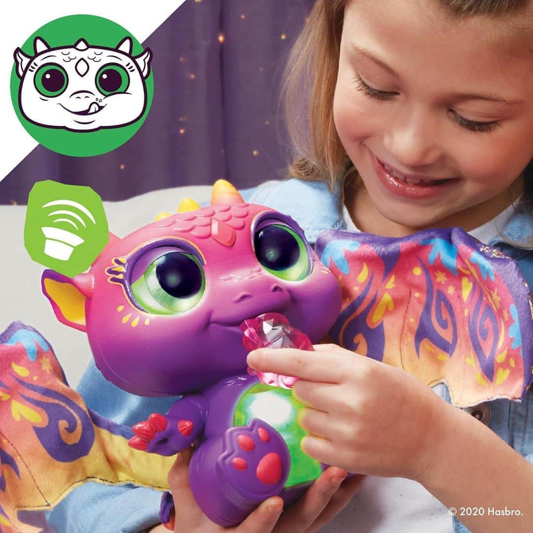 Hasbroさんのインスタグラム写真 - (HasbroInstagram)「Awaken your dragon with new FurReal Moodwings Baby Dragon. Responds when you feed her, pet her and even swing her in the air!」10月7日 0時27分 - hasbro