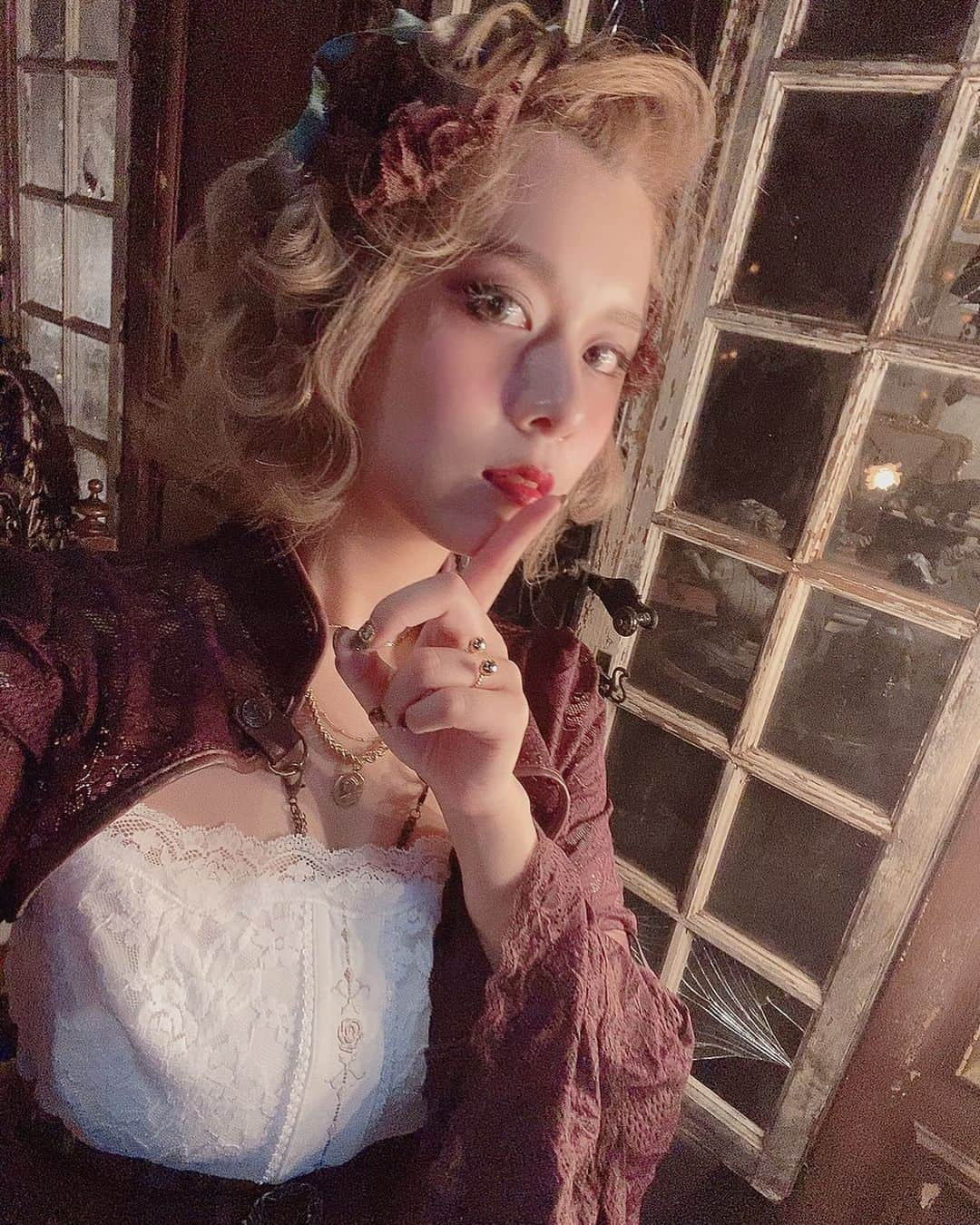 七瀬さくらさんのインスタグラム写真 - (七瀬さくらInstagram)「ヘアメイク @takuya.1013  メイク @imayoshi_makeup  衣装 @ozzonjapan   #ozzonjapan  #夢魅るリボンアレンジ   ︷ ︸ ︷ ︸   #ショートカット女子 #スチームパンク #スチームパンクファッション  #金髪女子 #金髪ショート #コスプレ #コスプレイヤー  #cosplayersofinstagram #cosplayer #cosplaygirl #kawaiigirl #otaku #косплей #cosplaylife #cosplaying #코스프레 #كوسبلاي  #角色扮演」10月7日 0時29分 - 739ra