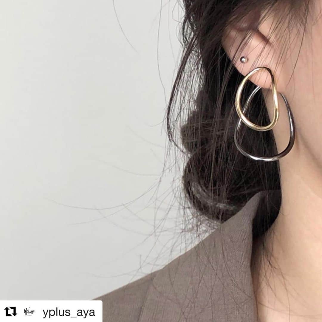 玉城幸也のインスタグラム：「@yplus_aya ・・・ ・ エリップスピアス✨ ・ 本日から5%offのクーポンも使えますのでハイライトでチェックしてください♬ ・ 商品の詳細は画面をタップ または　@yplus_aya URLから♬ ・ ・ #yplus #大人カジュアル　#シンプルスタイル　#シンプルアクセ　#アクセグラム」