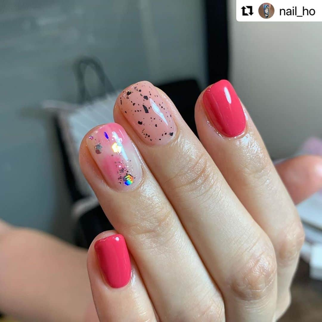 Icegel Nailさんのインスタグラム写真 - (Icegel NailInstagram)「#아이스젤 달마시안젤이 뽀인트! 풀컬러링만으로도 아트 끝남!! 👍👍👍  #Repost @nail_ho with @make_repost ・・・ #달마시안젤  . .  ❤️1인샵 예약제 입니다.  모든손님들께 예약금을 받고있습니다. (3만원) ❌당일취소도 노쇼와 같습니다.   예약 불이행시 예약금은 소멸됩니다  신중한 예약 부탁드립니다.   ❤️예약시 알려주세요. ⭐날짜 시간 . ⭐성함 연락처. ⭐원하시는 시술 및 디자인의 사진 .(2~3개) ⭐젤제거 유무 자샵제거 1만원 / 타샵제거 2만원 입니다.   @icegelnail @icegel_japan #아이스젤#달마시안젤#ダルメシアンジェル #자석네일 #시럽네일 #홍대네일샵 #연남동네일샵  #마블네일」10月7日 0時31分 - icegelnail