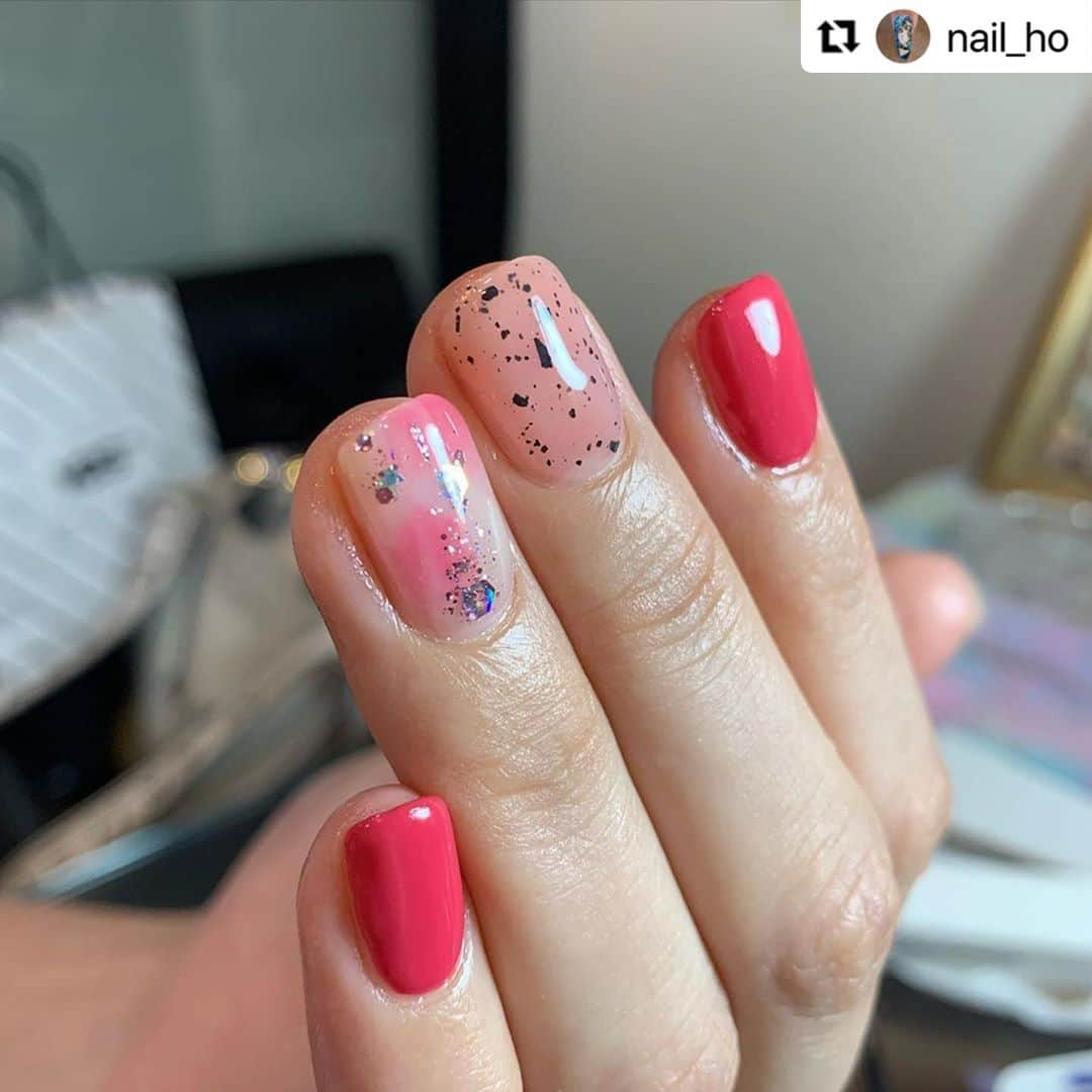 Icegel Nailさんのインスタグラム写真 - (Icegel NailInstagram)「#아이스젤 달마시안젤이 뽀인트! 풀컬러링만으로도 아트 끝남!! 👍👍👍  #Repost @nail_ho with @make_repost ・・・ #달마시안젤  . .  ❤️1인샵 예약제 입니다.  모든손님들께 예약금을 받고있습니다. (3만원) ❌당일취소도 노쇼와 같습니다.   예약 불이행시 예약금은 소멸됩니다  신중한 예약 부탁드립니다.   ❤️예약시 알려주세요. ⭐날짜 시간 . ⭐성함 연락처. ⭐원하시는 시술 및 디자인의 사진 .(2~3개) ⭐젤제거 유무 자샵제거 1만원 / 타샵제거 2만원 입니다.   @icegelnail @icegel_japan #아이스젤#달마시안젤#ダルメシアンジェル #자석네일 #시럽네일 #홍대네일샵 #연남동네일샵  #마블네일」10月7日 0時31分 - icegelnail