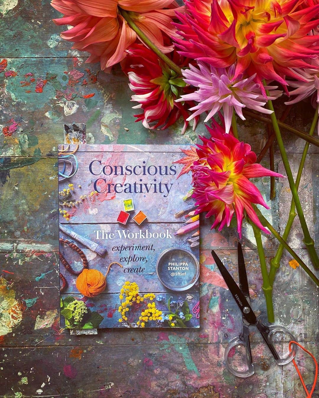 Tea and sittingさんのインスタグラム写真 - (Tea and sittingInstagram)「📘✨🔎 GIVEAWAY✨ It’s Publication Day for ‘Conscious Creativity- The Workbook’ #cctheworkbook !!! I’ll be doing a short Live from the ‘Colour’ chapter at about 5pm GMT today and am also doing a Giveaway of 3 of the workbooks...all you have to do is comment below which is your favourite number and what colour it is 😀. The deadline for an eligible comment will be midnight on Thursday and I’ll pick 3 random winners, Live on Friday ( 9th October ) at 09:30 GMT ( I’ll also put the details in Stories as well as in my @consciouscreativity account ) Thank you SOOO much for all your incredible support on this and I completely acknowledge that if it weren’t for your enthusiasm this book just wouldn’t have happened!! 🥳 #consciouscreativity #synaesthesia #synesthesia」10月7日 0時40分 - 5ftinf