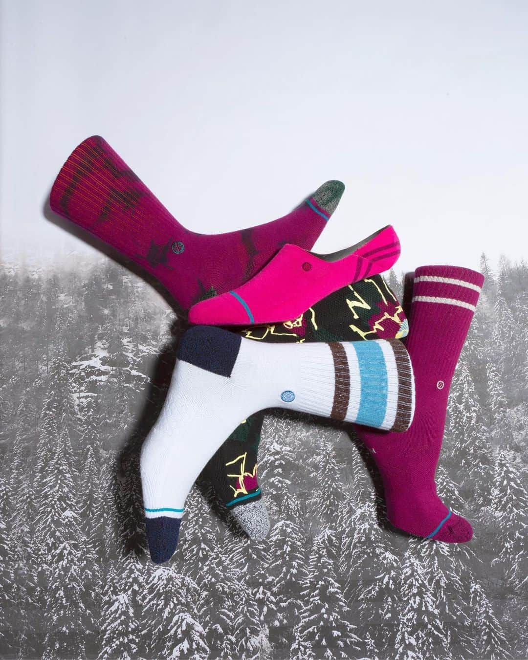Stanceのインスタグラム：「❄️ New Holiday Styles Are In🧦  Usher in the best season of the year and cozy up with ultra comfortable and all-new arrivals from Stance. Even if that Winter chill hasn't quite hit your neck of the woods, cooler days are just around the bend. Shop all new styles available now on Stance.com...Link in bio.」