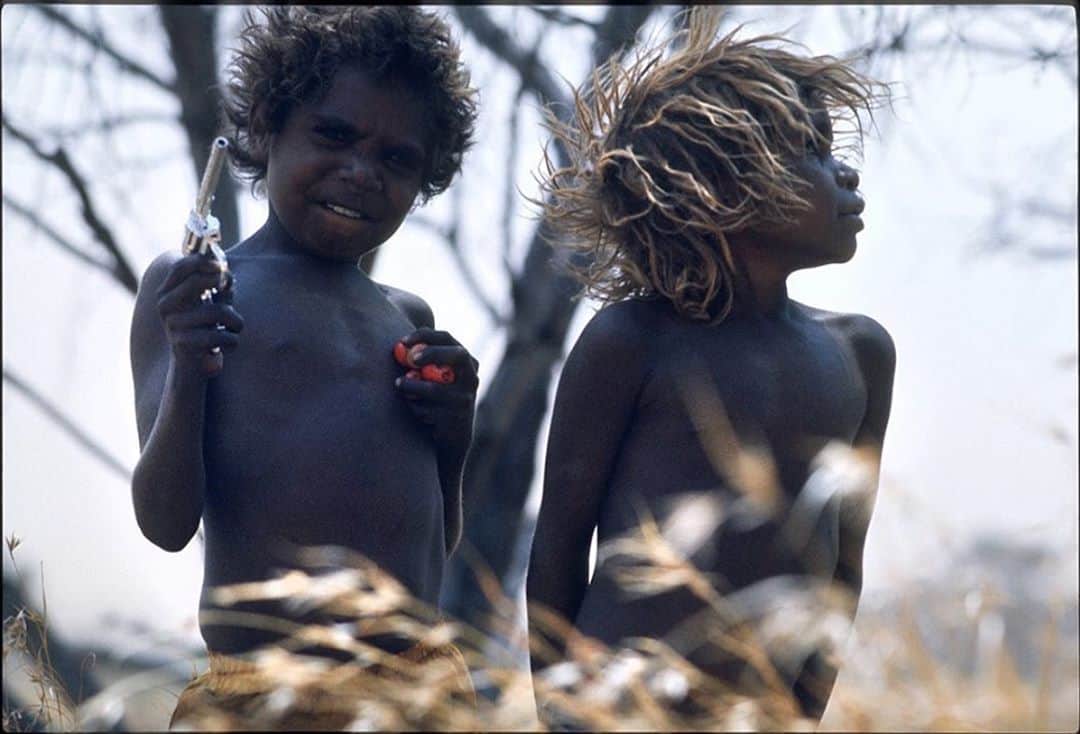 シャーナ・オズボーンのインスタグラム：「By my fave photographer and my uncle @konradwinklerphotos - taken in Australia in the 1970s 🇦🇺 #konRADwinkler」