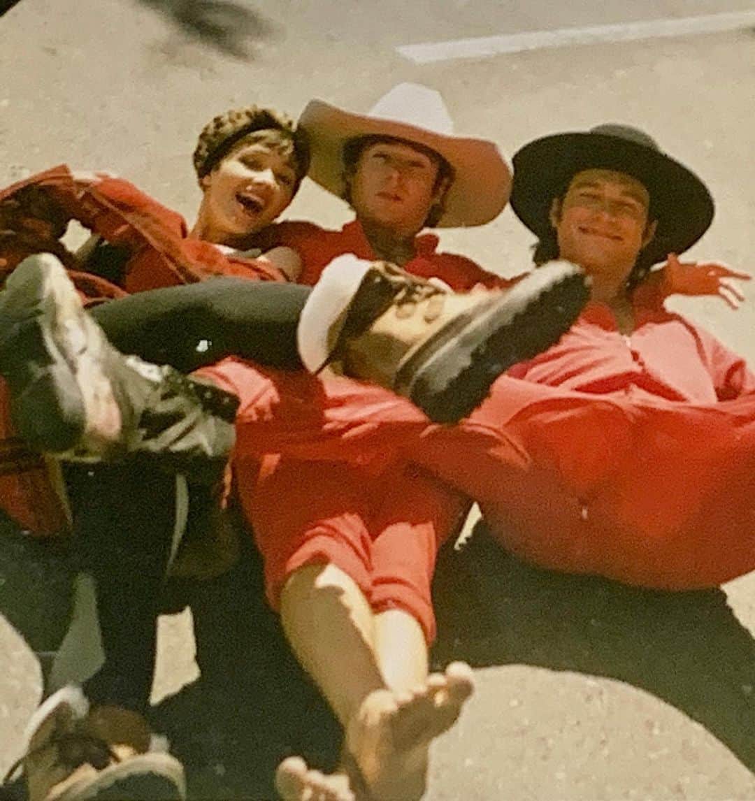 ロブ・モローのインスタグラム：「#NorthernExposure fans come hang out at our reunion chat this Thursday, Oct 8 at 10am - 11:30 am PT  The Northern Exposure “Film Festival”  Celebrate Northern Exposure’s30th anniversary with a good old-fashioned small-town film festival. We’re descending on the fictional town of Cicely, Alaska, populated by Rob Morrow, Barry Corbin, Janine Turner, Cynthia Geary, and John Corbett for a look back at some of our favorite moments from the show, conversations with the cast, and, of course, to stimulate their local economy by taking up all the hotel rooms. Will there be a moose? No! The moose’s agent wouldn’t get back to us.   Ticketing Link: https://www.vulturefestival.com/  We cannot accommodate latecomers. Anyone who attempts to sign in after the call time will be held in the waiting room.    @VultureFestival #VultureFestival」