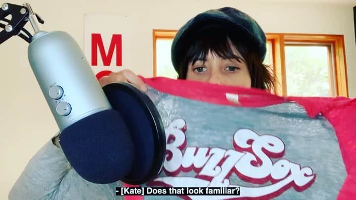 キャサリン・メーニッヒのインスタグラム：「At least we had cool shirts.  New episode of 👖 tomorrow  Link in bio」