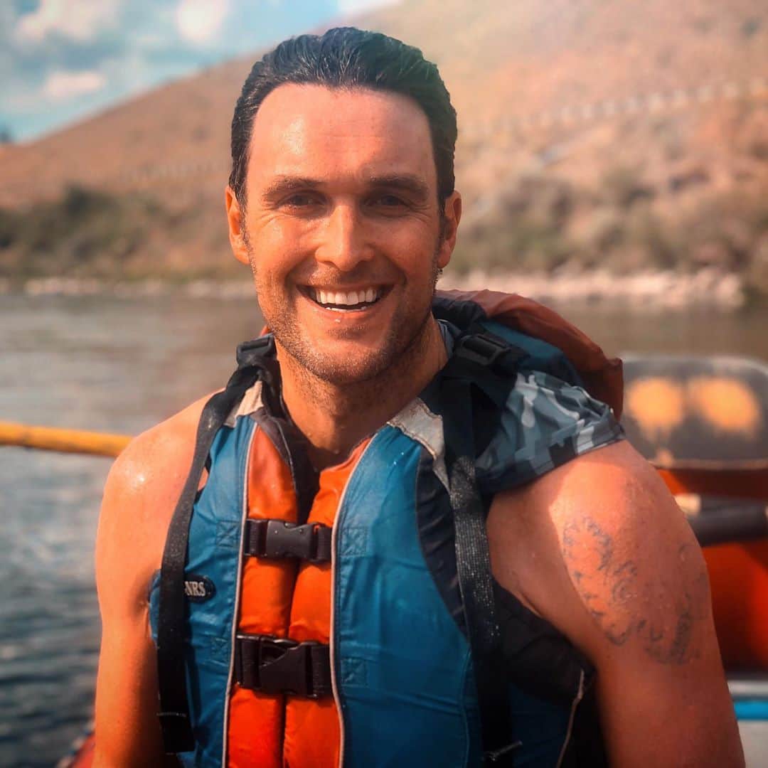 オウェイン・イオマンのインスタグラム：「You can find me at the River! #socialdistancing #6feetapart #yellowstone #yellowstonenationalpark #whitewaterrafting #nature #boating #sports #watersports #familyfun #boat #onthewater #escape #beauty #landscape #naturephotography #wildwestrafting」