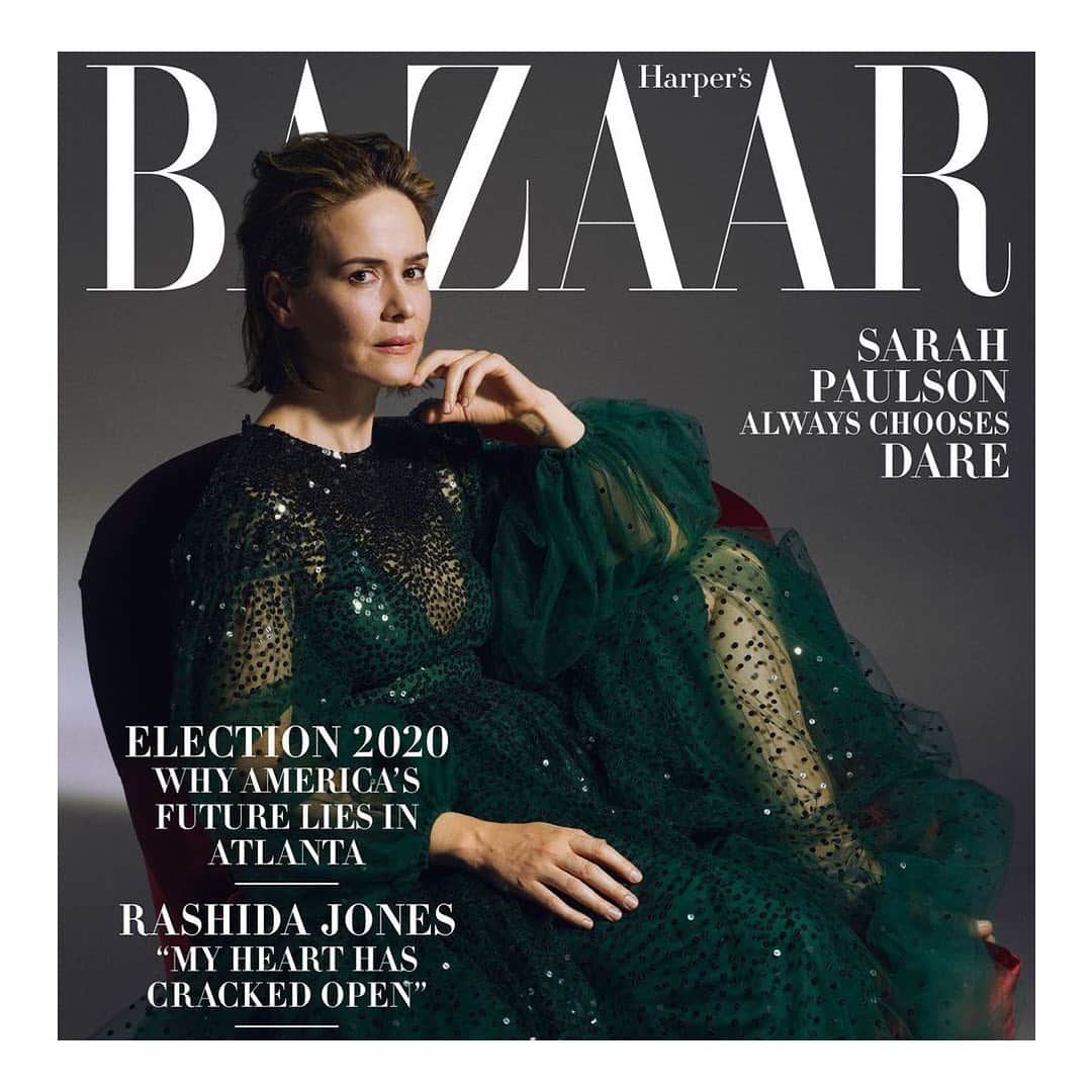 Valentinoさんのインスタグラム写真 - (ValentinoInstagram)「For the October cover of @HarpersBazaarUS, @mssarahcatharinepaulson was photographed by @samtaylorjohnson in a green tulle and sequin Valentino dress. #ValentinoNewsstand」10月7日 1時18分 - maisonvalentino