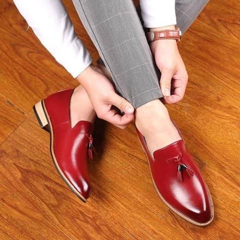 Saphirさんのインスタグラム写真 - (SaphirInstagram)「Calling all the experts! 😉 Which products from the Saphir Beauté du Cuir range would you use on this classic pair? . Avis aux experts ! 😉 Quels produits de la gamme Saphir Beauté du Cuir utiliseriez-vous sur cette paire classique ? . . #SaphirOfficial #Saphir #ShoeShine #ShoeShining #ShoeLovers #mensshoes #classicshoes #menswear #shoecare #shoelover #shoepolish #womensshoes #shoesaddict #mensfashion」10月7日 1時12分 - saphir_official