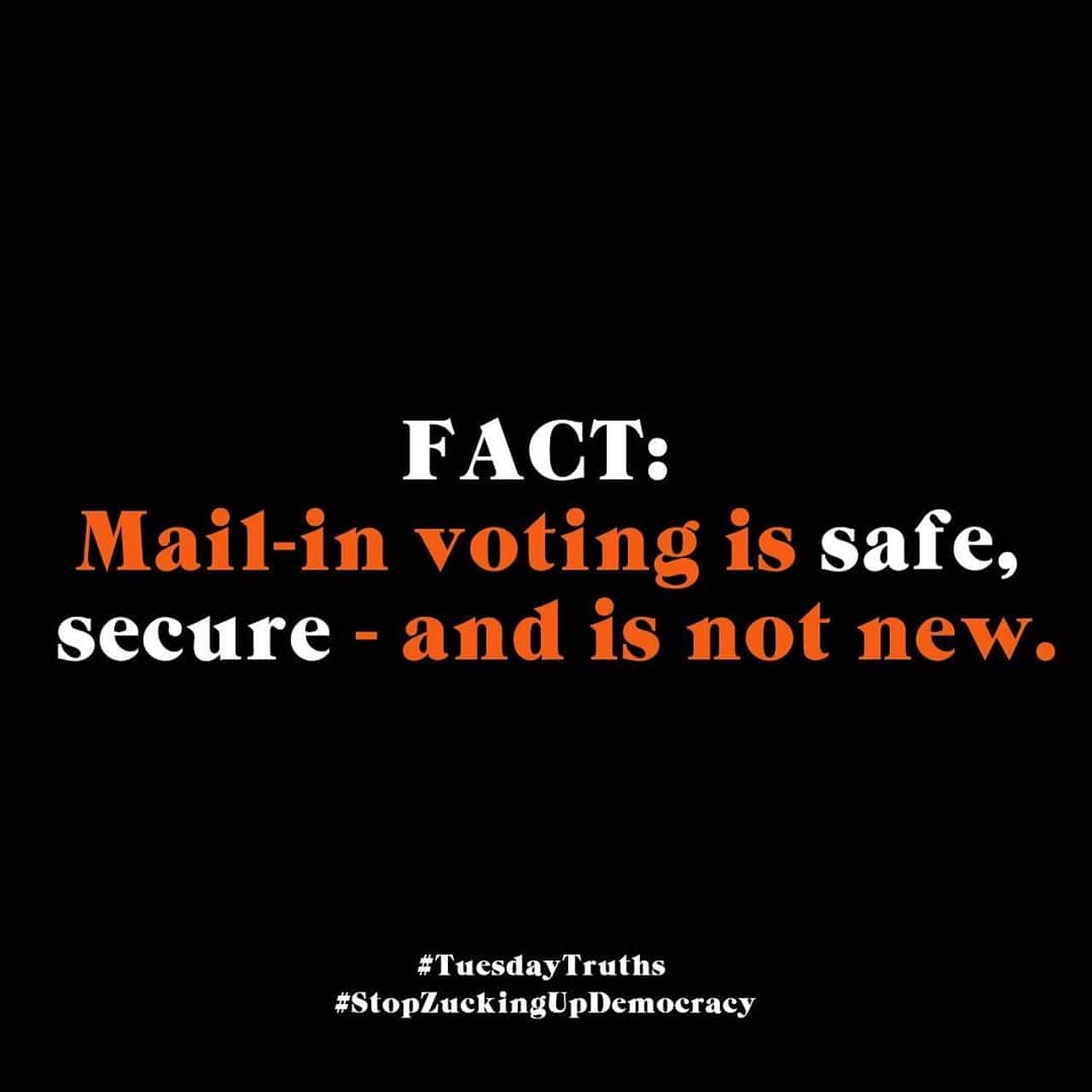 チェルシー・ハンドラーさんのインスタグラム写真 - (チェルシー・ハンドラーInstagram)「Mail in voting is safe, secure, and is not new. Make a plan to vote right now at vote.org. Thumbs up in the comments if you’re ready to #vote!」10月7日 1時24分 - chelseahandler