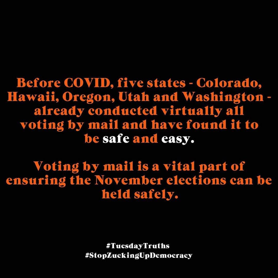 チェルシー・ハンドラーさんのインスタグラム写真 - (チェルシー・ハンドラーInstagram)「Mail in voting is safe, secure, and is not new. Make a plan to vote right now at vote.org. Thumbs up in the comments if you’re ready to #vote!」10月7日 1時24分 - chelseahandler