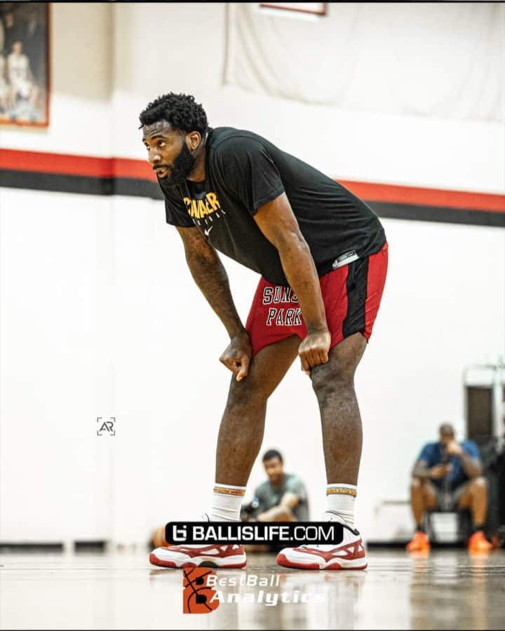 アンドレ・ドラモンドのインスタグラム：「Big guard status!! 😤😤💪🏾💪🏾 went at it with @johnwall & the bro’s last week... who do y’all wanna see at pickup next?? Comment below 🦋🦋🦋🏀🏀🏀」
