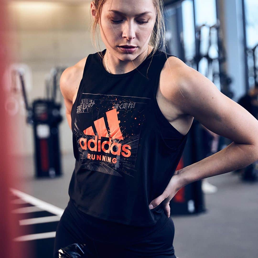 ジーナ・ルケンケムペルのインスタグラム：「#SportlerDasein Ohne meine Sponsoren wäre ich aufgeschmissen. Sie ermöglichen es mir, dass ich meinen persönlichen Traum leben darf. Das ich meine Leidenschaft meinen Beruf nennen darf. Natürlich ist ein Sponsoring auch immer mit diversen Aufgaben und Verantwortungen für den Athleten verbunden. Besonders in der Offseason, wenn der Sport doch eigentlich mal etwas hinten ansteht rücken die Sponsoren in den Fokus und einige Termine stehen an, die während einer normalen Saison so kaum oder gar nicht wahrgenommen werden können. Wirklich so richtig frei hat man als Sportler deshalb irgendwie nicht. Ein Shooting hier, ein Vortrag da, ein Video Dreh dort, eine Autogrammstunde hier drüben. Hört sich spaßig an, ist es auch! Aber es ist auch ziemlich anstrengend und Kräfte zehrend 😅 Egal wie: Ich liebe meinen Job ♥️  Deshalb an dieser Stelle einfach mal ein dickes Dankeschön, an all die, die mir meinen Job ermöglichen ♥️🥰 Habt ihr Fragen zum Thema Sponsoren? Dann haut sie in die Kommentare 💪🏼 ich versuche sie euch so gut ich kann zu beantworten. Vielleicht kommt auch noch mal ein weiterer Beitrag dazu.   Fotos: Michael Romacker, @jmimagecreation, privat  ________________________ #teamlückenkemper #teamlueckenkemper #heretocreate #creator #dankefüralles」
