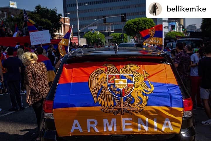 ジョディ・スウィーティンさんのインスタグラム写真 - (ジョディ・スウィーティンInstagram)「I know we are all consumed with the chaos unfolding in our own country and lives right now. But I hope you will take a few minutes and read about what’s happening right now to the Armenian People. They need our support, our awareness and our attention too.  📸 @bellikemike   Posted @withregram • @bellikemike :  “Solidarity.  Out of respect I asked my friend @sos_ayyy to caption this photo set 🙏🏾.  “In April, 1915, the Ottoman Government began to put into execution throughout Turkey a systematic and carefully-prepared plan to exterminate the Armenian race. In about six months, 1.5 million Armenians were killed and deprived of life.  Today, as Armenians occupy the streets of Los Angeles, they mourn the pain and struggles of their ancestors as they are faced with yet another attack-this time from Azerbaijan- to finish what Turkey had initially started; the massacre of Armenian people. #DefendArmenia #1915NeverAgain  #ArtsakhStrong “   Also special thanks to @nataloush and @angela.pail for taking the time to speak to me at the protest.”」10月7日 1時45分 - jodiesweetin