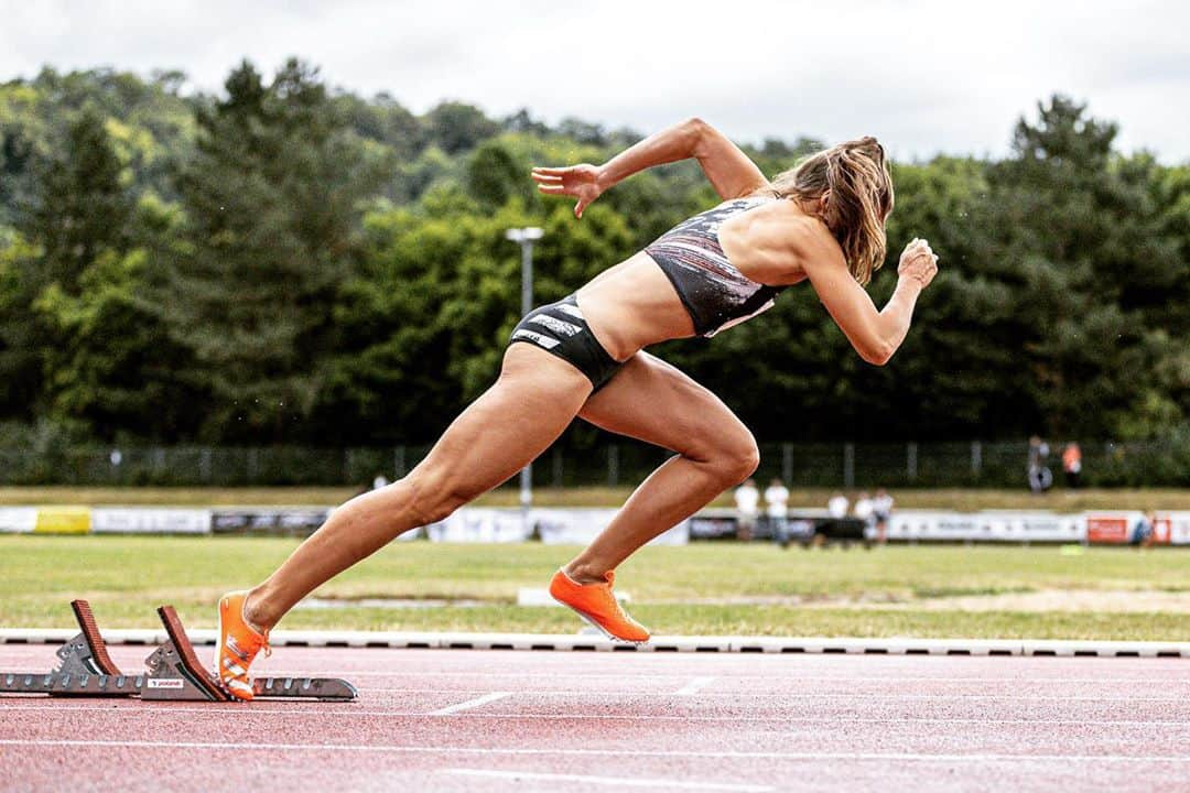 ルート・ゾフィア・シュペルマイヤーのインスタグラム：「time to get #backontrack 💥  #backtowork #letsgo #letsplay  #trackgirl #runnerslife #motivation #passion #dreams #olympicseason #neverdone 📸 @kjpeters.sports 🙌🏽」