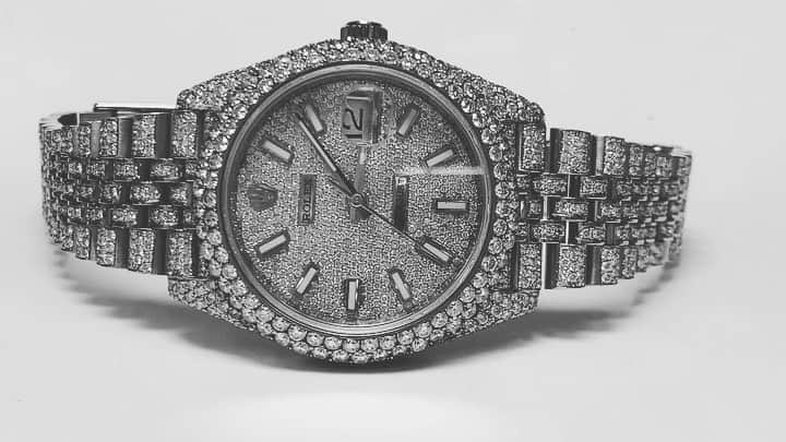 ファンクマスター・フレックスのインスタグラム：「@wilsonandson have enhanced my @rolex collection but this watch @richthekid got me from his Jewler! Thank u and Love always! My guy @tajiadiamonds keeps it clean!」
