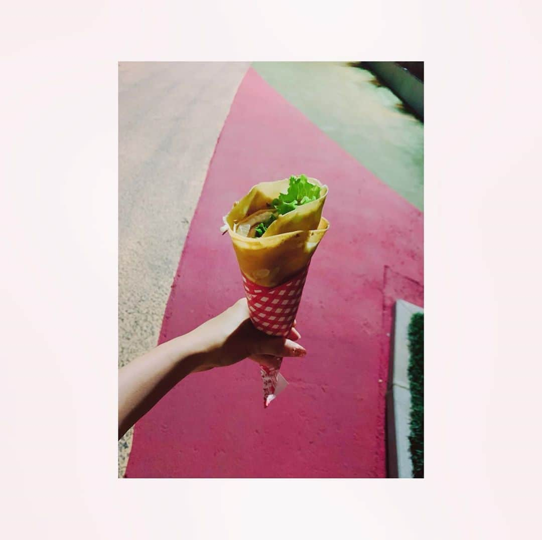 福島ゆかさんのインスタグラム写真 - (福島ゆかInstagram)「：久しぶりクレープ  これはお食事クレープです😇  .....  今日は編集からのレッスンでした🎙  この前のレッスンで欲張ってしまったので（で、その後の配信で声出なくなった🙇‍♀️）今日はめっちゃ我慢しましたー  1日1個ずつ課題をクリアできるようにゆっくり頑張りたいと思います✨  そして20日の出演者3人目はまいにゃんこと天南舞美ちゃんでした！  可愛くて頑張り屋なまいにゃん。 一緒にステージに立てるのが本当に楽しみです。  これからもまいにゃんの頑張りを見逃さず、一緒に経験を重ねてたくさん思い出をつくりたいなぁって改めて思いました✨  まいにゃん、いつも本当にありがとうね😊  #まいにゃん #ライブ #告知 #楽しみ #イベント #クレープ #スイーツ」10月7日 1時42分 - yuka_fukushima_