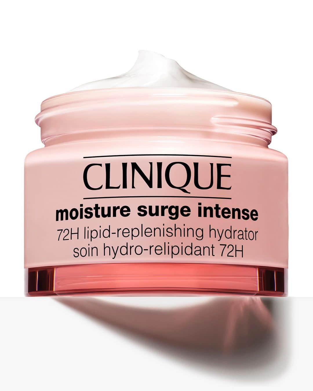 クリニークさんのインスタグラム写真 - (クリニークInstagram)「What goes into new Moisture Surge Intense 72H Lipid-Replenishing Hydrator for comfortable, dewy skin? Swipe ⬅️ to see ✨Plumping #hyaluronicacid ✨ Hydrating activated #aloe water ✨ Soothing #cica  #Clinique #MoistureSurge #beauty #skincare #parabenfree #fragrancefree #happyskin」10月7日 1時43分 - clinique