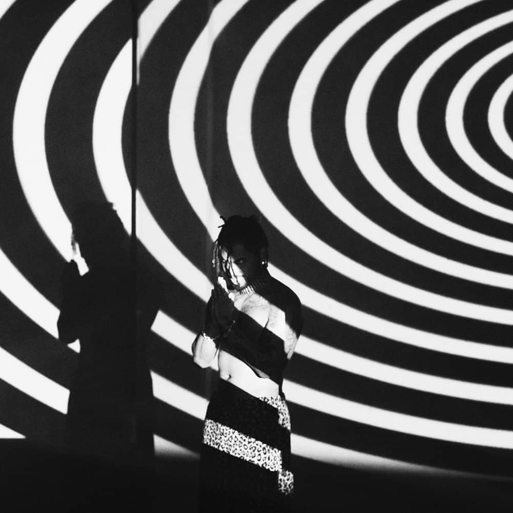 ミゲルのインスタグラム：「FRIDAY」