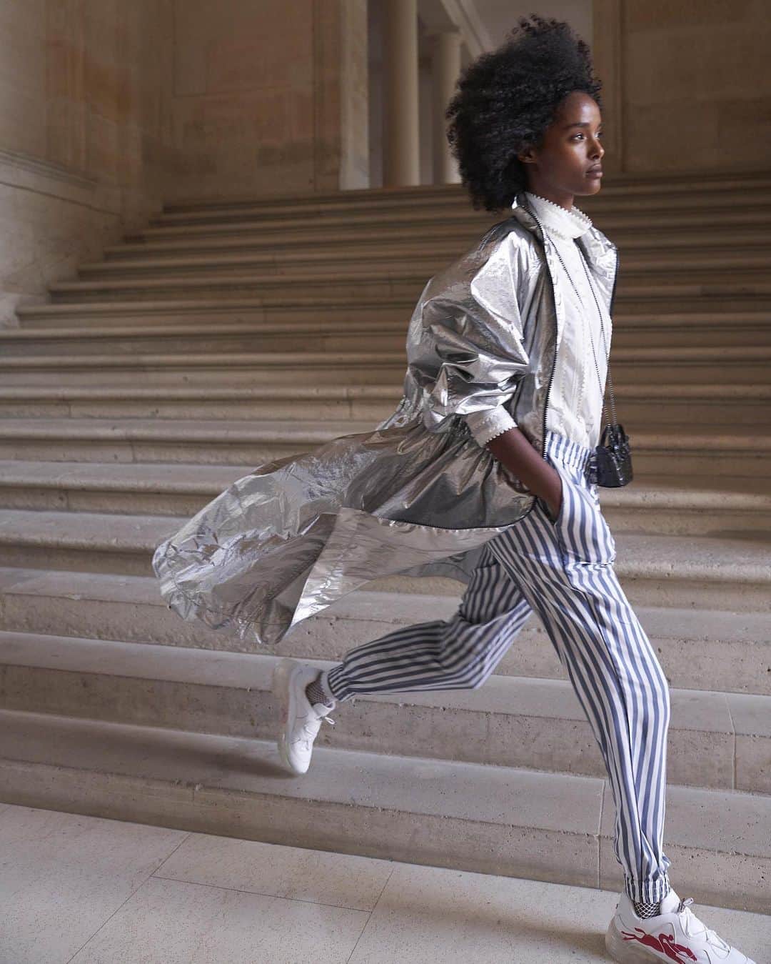 のインスタグラム：「Party hopping in daytime, with the light and playful SS21 collection. Party girl pictured in: Metallic-Like Raincoat, Embroidered Blouse, Silk Trousers, Freeminder Sneakers, and Crocodile-Style Le Pliage Cuir.   #LongchampSS21 #LongchampLePliage  #LongchampRTW #Longchamp」
