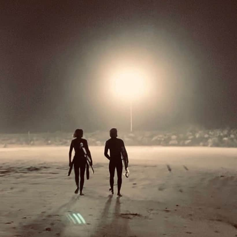 マーロン・テシェイラさんのインスタグラム写真 - (マーロン・テシェイラInstagram)「—- A night surf session with the lil legend @luisteju 💫🦇🌕 —- “Os verdadeiros amigos dessa vida são como estrelas no céu.  Sempre estão lá mas são mais claros nos tempos de escuridão. “ 🌻🐒✌🏽 Surf noturno C/ @luisteju 🍀💫 já que é no escuro que se vê estrela bora lá magrinho. —- 🎩...Peace&Light...♻️ —- #SurfNoturno #GoodVibesOnly」10月7日 1時57分 - marlontx