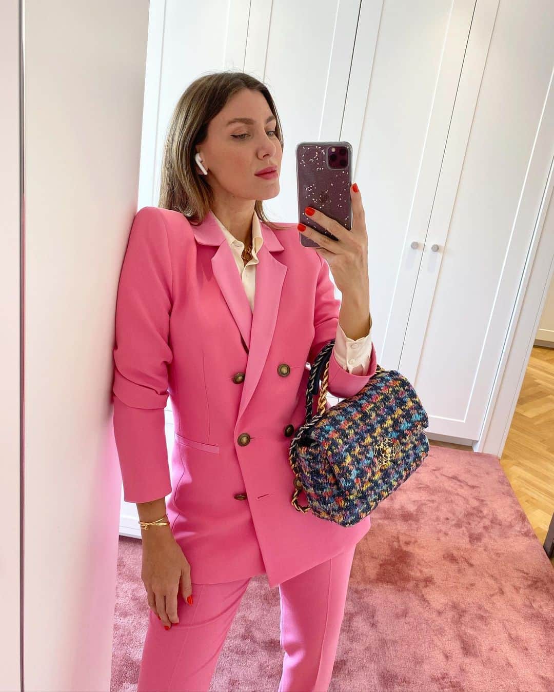 Glam4Youのインスタグラム：「CORRE PRO STORY! Só pra falar que estamos com quadro novo nos stories. Caixinha com pedido de looks pra eu provar! Ocasiões. Peças. Dicas. Corre lá 🏃🏼‍♀️🏃🏽‍♀️🏃🏻‍♀️🏃🏾‍♀️🏃🏿‍♀️」