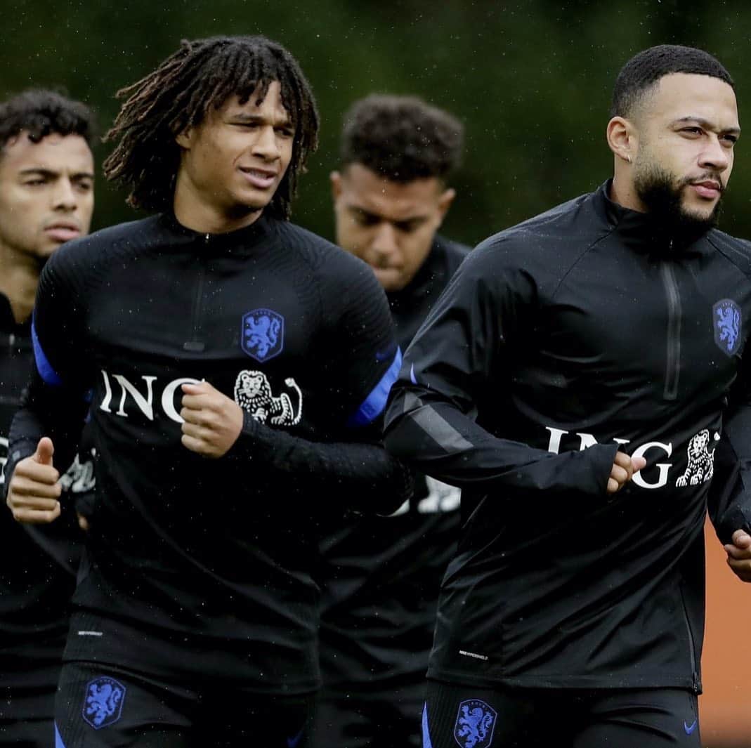 ナタン・アケのインスタグラム：「🦁🦁」